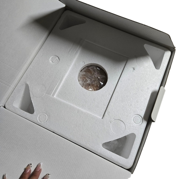 BergHoo White Table BBQ Grill - Picture 2 of 3